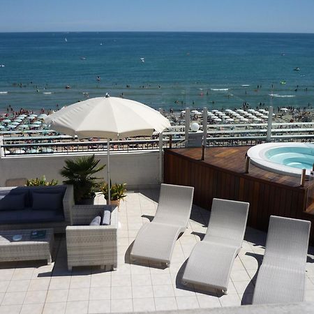 Hotel Ca' Bianca Риччоне Экстерьер фото