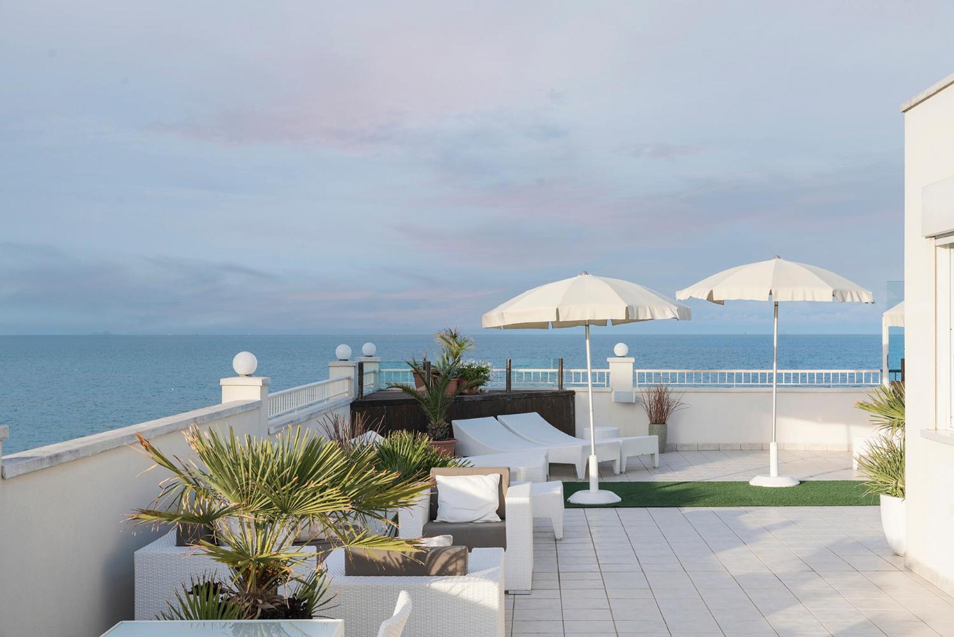 Hotel Ca' Bianca Риччоне Экстерьер фото