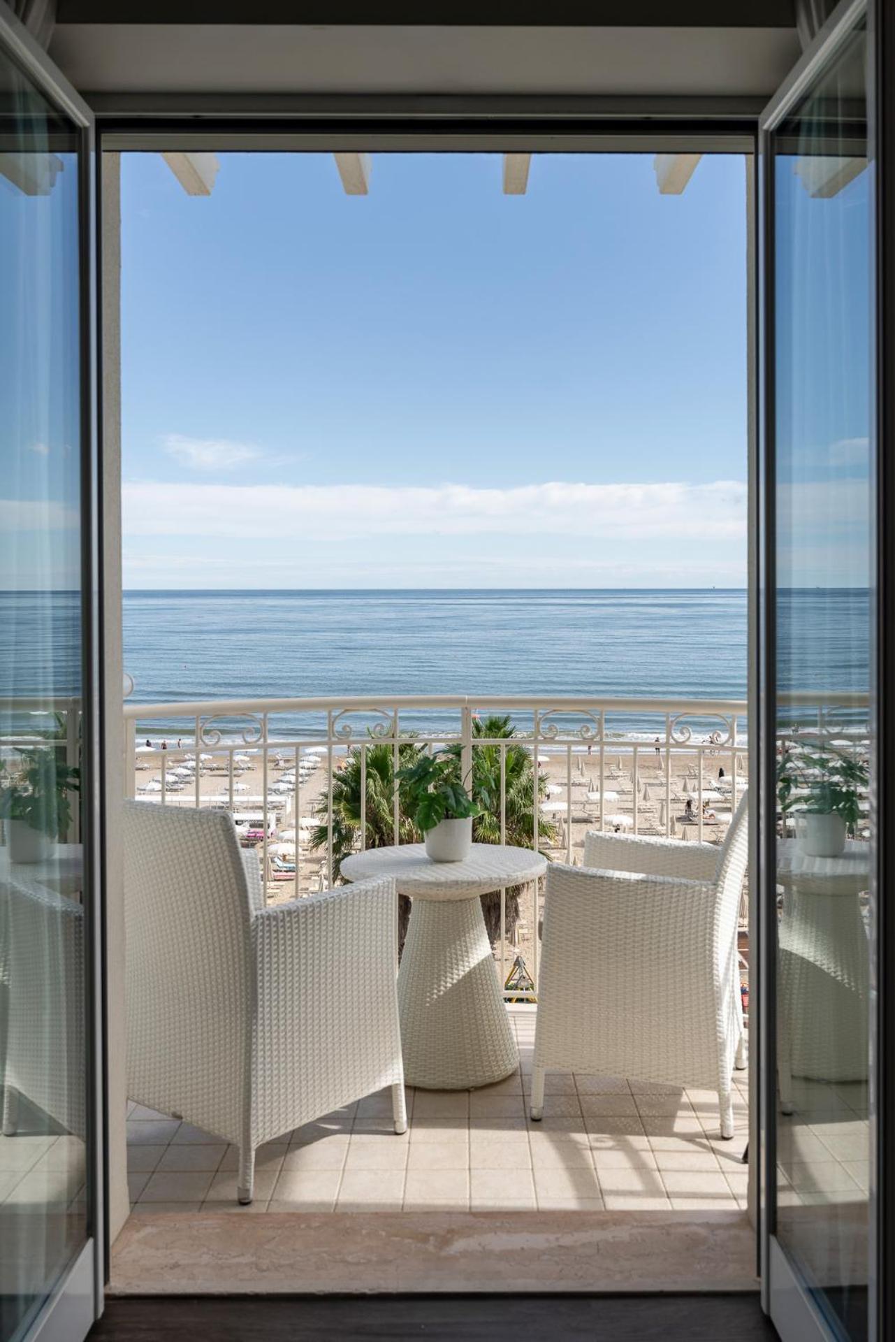 Hotel Ca' Bianca Риччоне Экстерьер фото