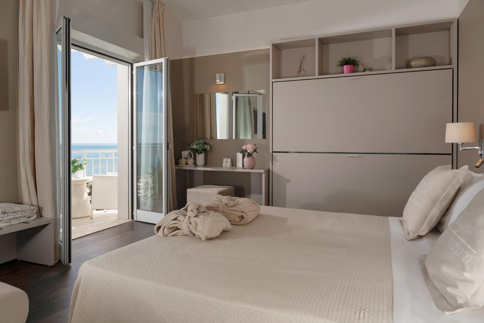 Hotel Ca' Bianca Риччоне Экстерьер фото